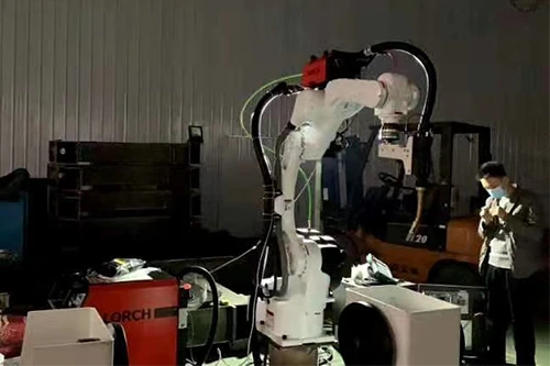 Robot Fulzh Gyda Ffynhonnell Pŵer Weldio Newydd o'r Almaen